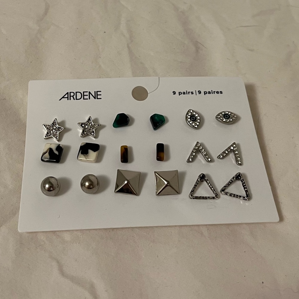 🌸3 FOR 5🌸 9 pack earrings